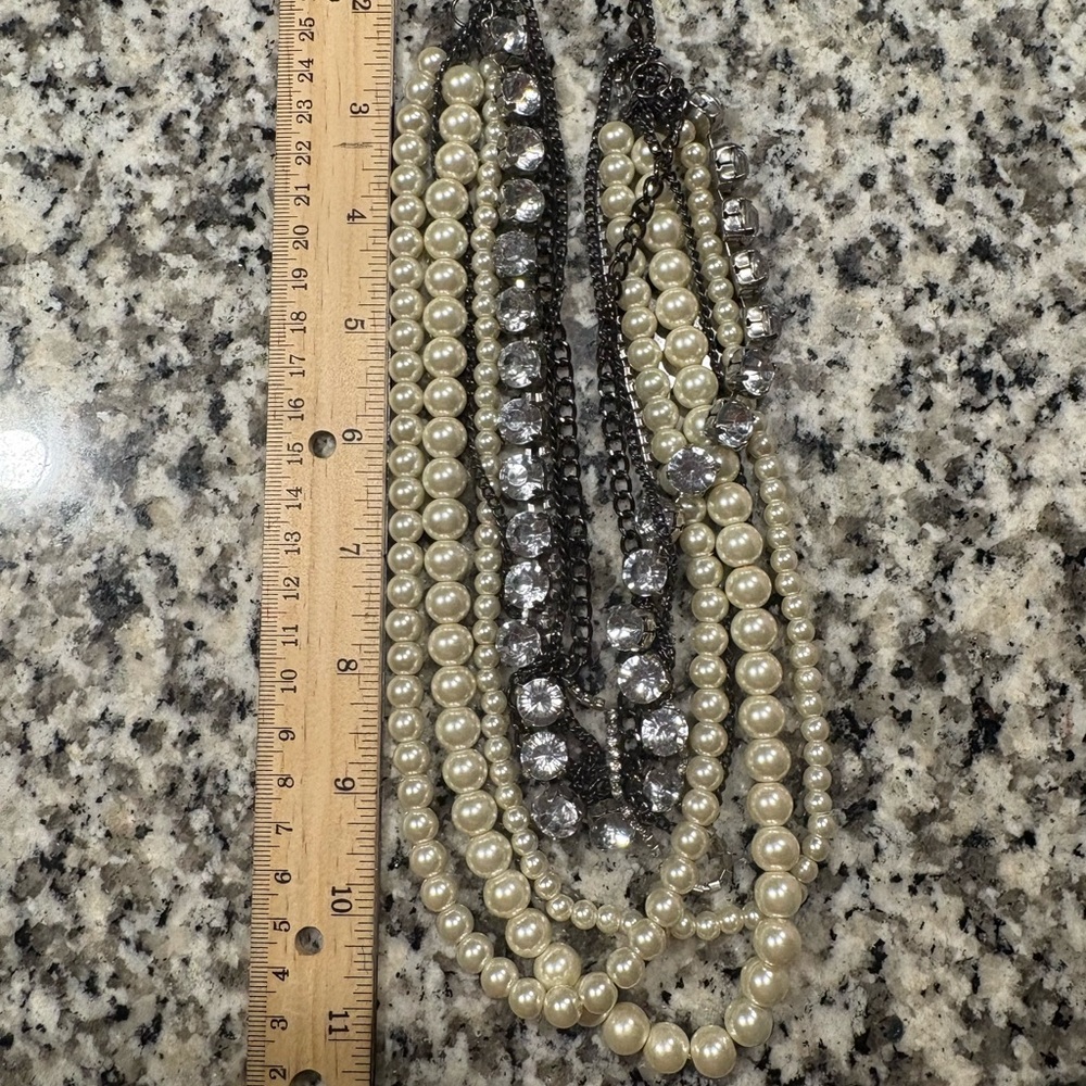 Elegant Pearl and Crystal Necklace